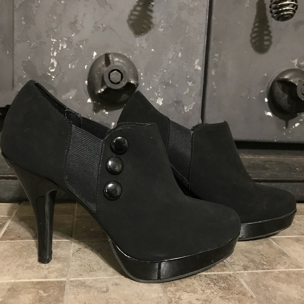 EUC heeled boots